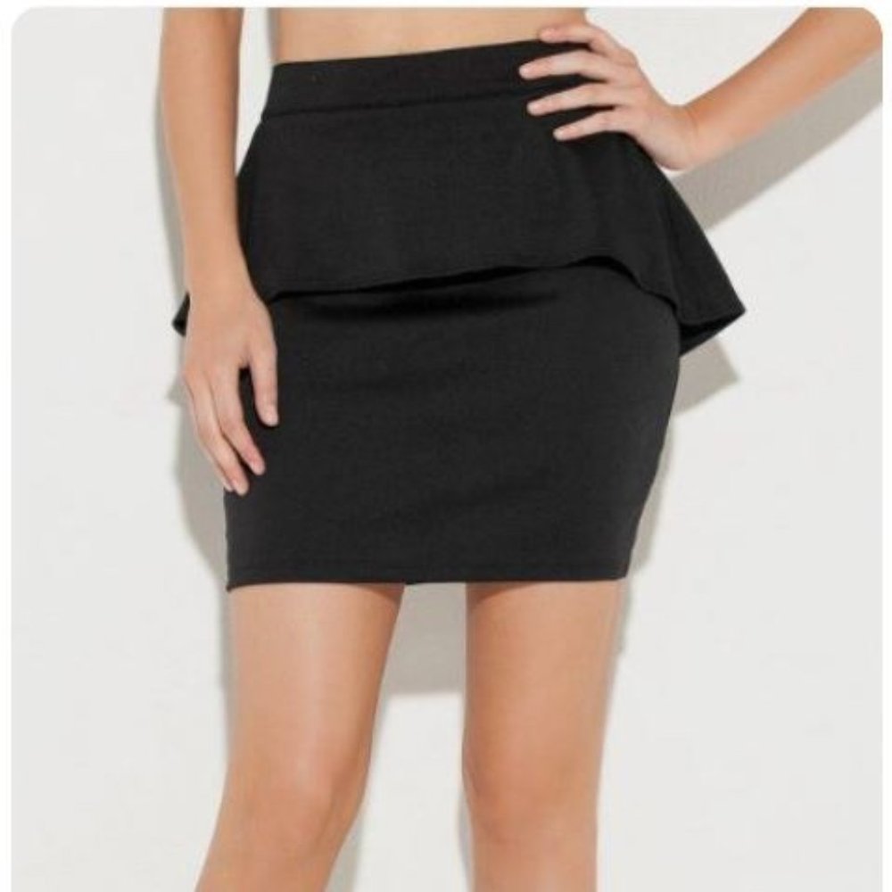 New! Guess Black Peplum Skirt Size Small
